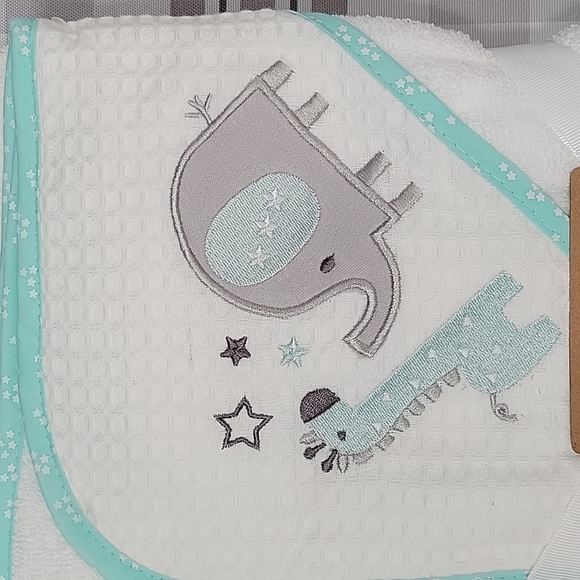 Chick Pea Woven Terry Hooded Elephant/Giraffe Towel - Picture 2 of 3